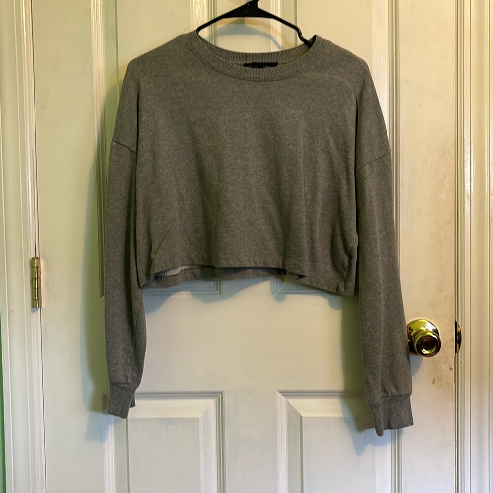 Forever 21 Light Grey Medium Cropped Sweatshirt